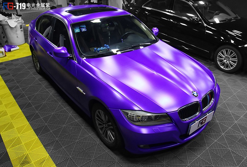 宝马320i车身贴膜电光紫