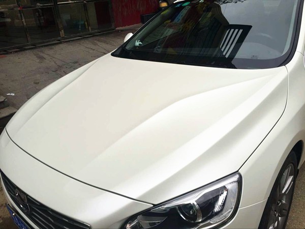 沃尔沃S60车身改色贴膜：白贴陶瓷白