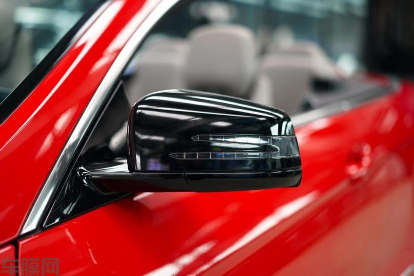 奔驰E260亮深红贴膜改色效果图