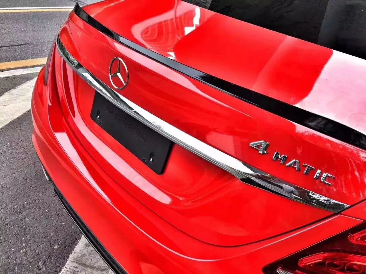 奔驰E43水晶法拉利红贴膜改色效果图