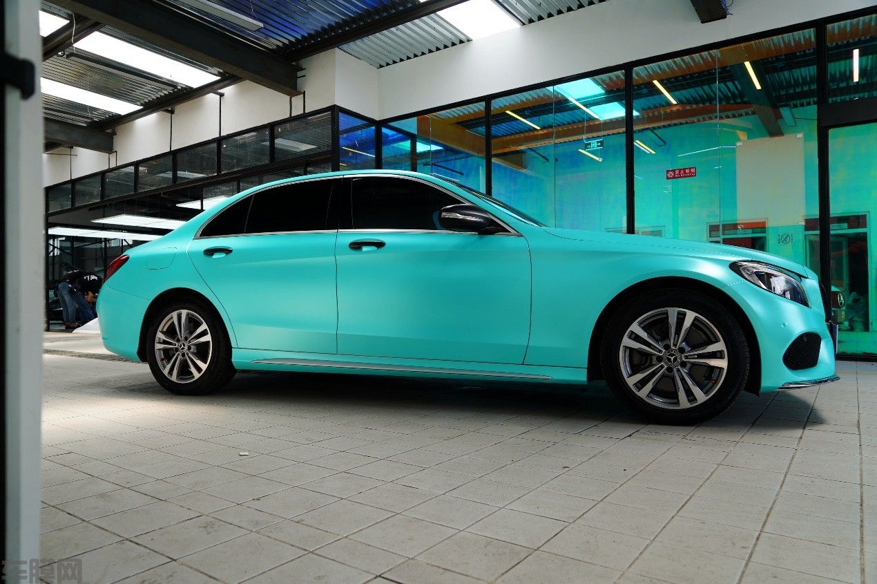 奔驰C260电光Tiffany蓝贴膜改色效果图