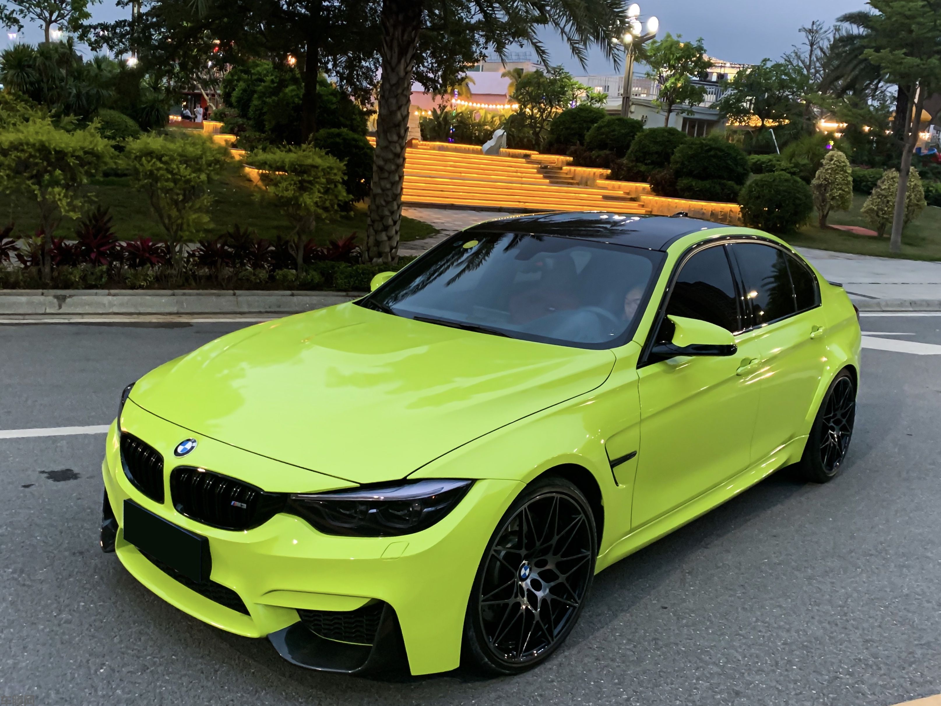 BMW M8汽车设计——这绿色的外表好像黑夜中的精灵！ - 普象网