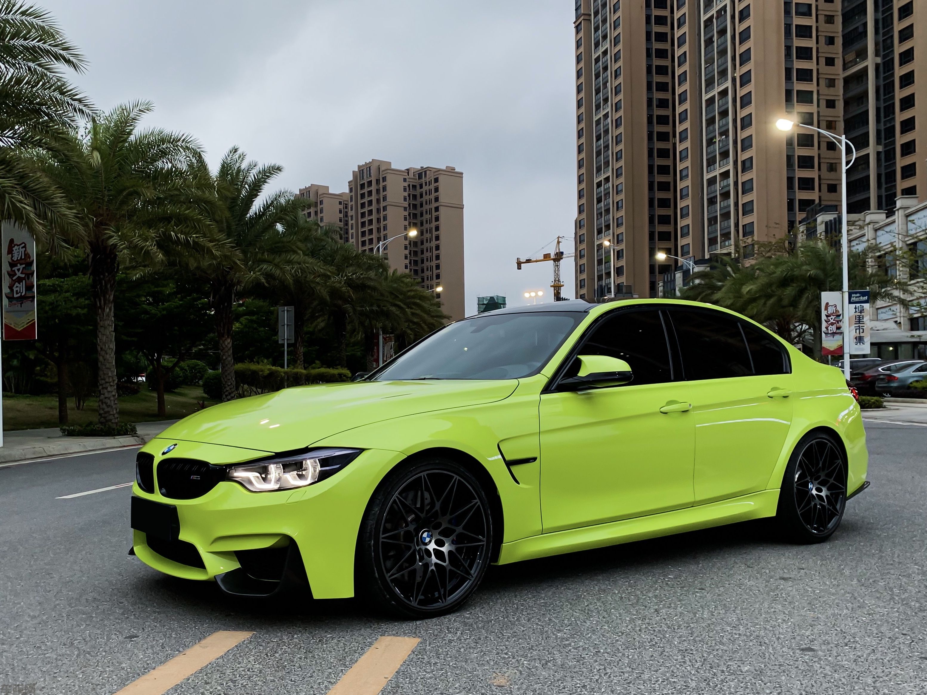 BMW M8汽车设计——这绿色的外表好像黑夜中的精灵！ - 普象网