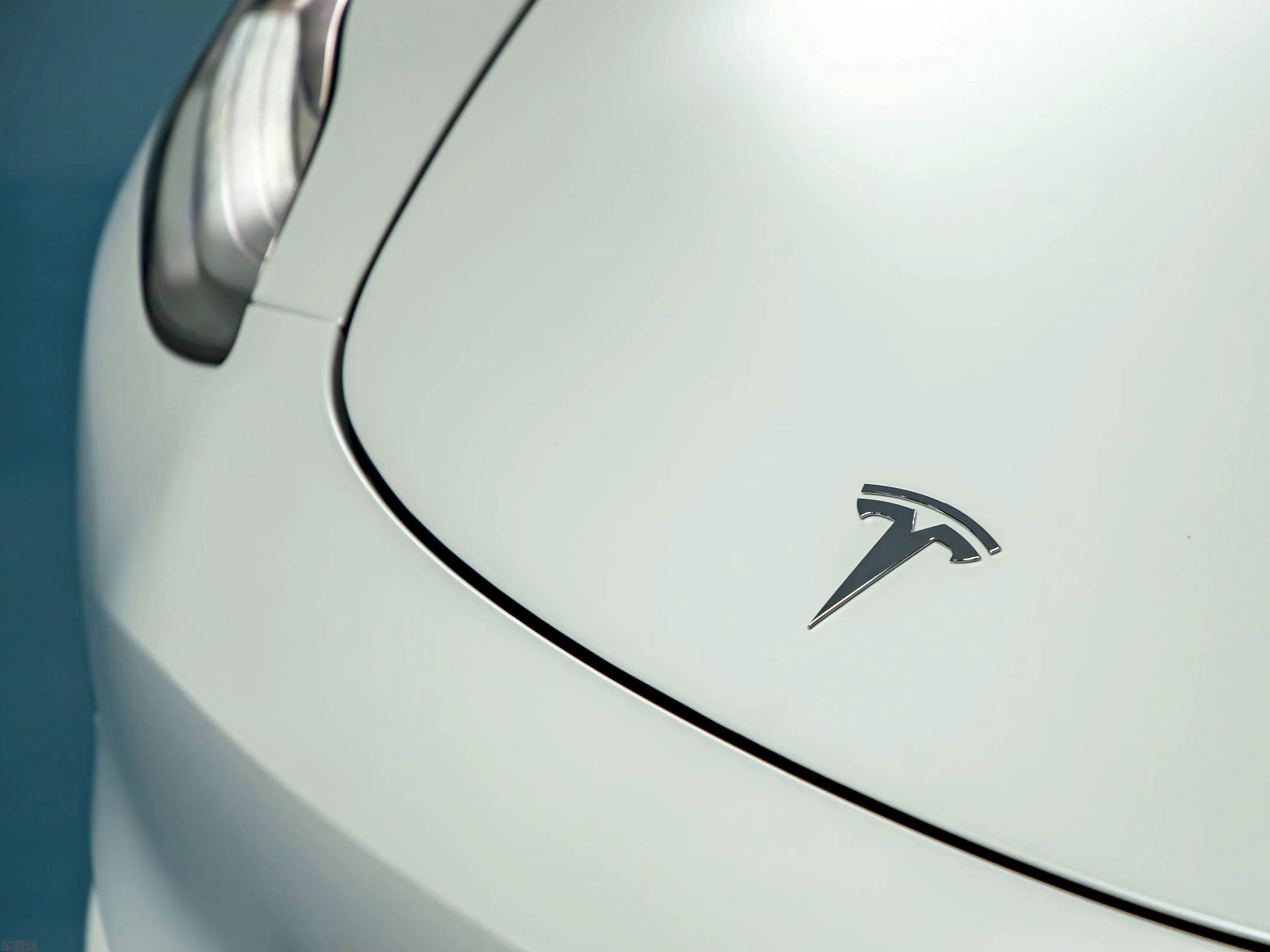 特斯拉Model 3 电光金属白改色膜 效果图