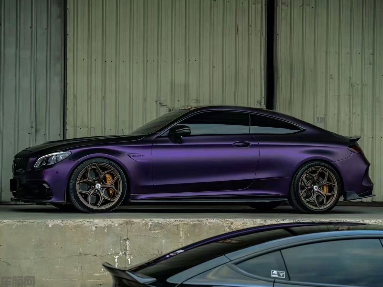 奔驰C级AMG63 黑幻比诺紫改色膜 效果图