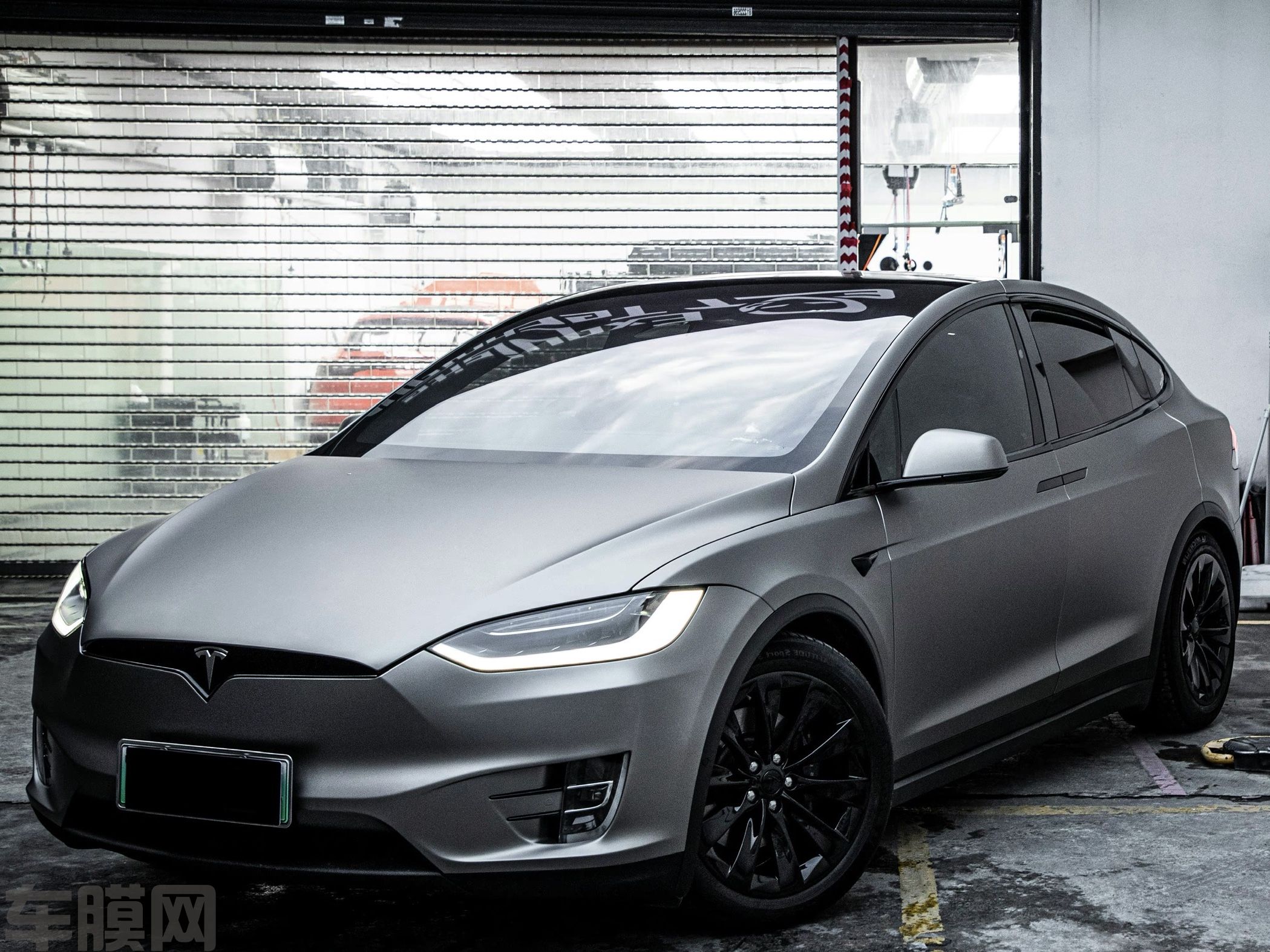 特斯拉Model X 超哑金属铝灰改色膜 效果图
