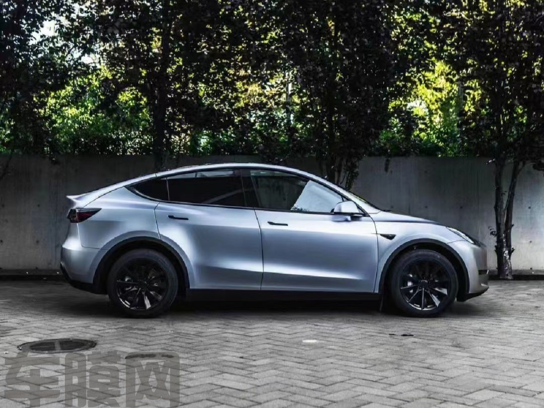 特斯拉Model Y 超哑普鲁士蓝改色膜 效果图