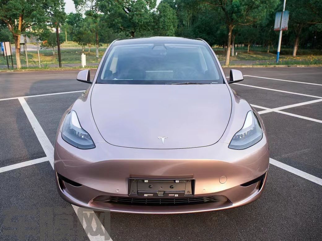 特斯拉Model Y 冰莓粉改色膜 效果图