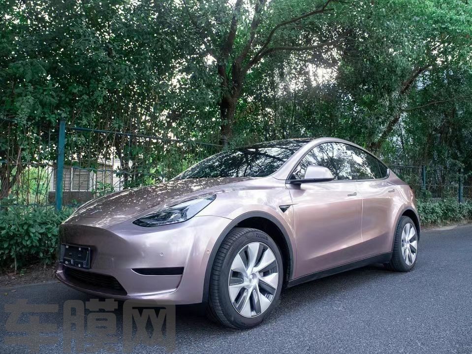 特斯拉Model Y 冰莓粉改色膜 效果图