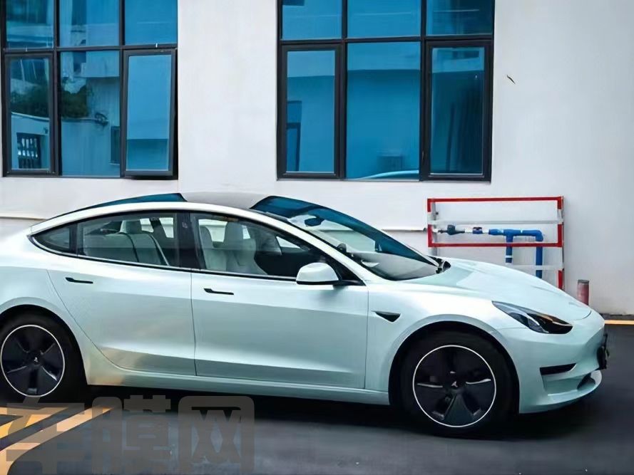 特斯拉Model 3 马卡龙月光玉改色膜 效果图