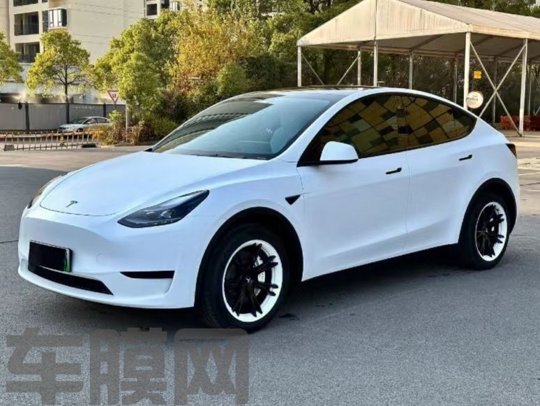 特斯拉Model Y 皓月白改色膜 效果图