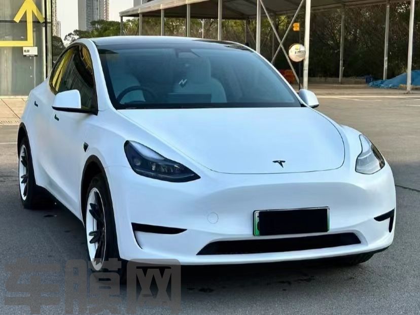 特斯拉Model Y 皓月白改色膜 效果图