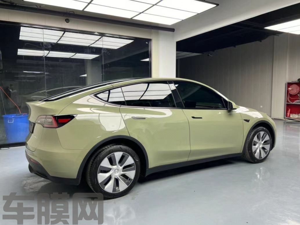 特斯拉Model Y 装甲绿改色膜 效果图