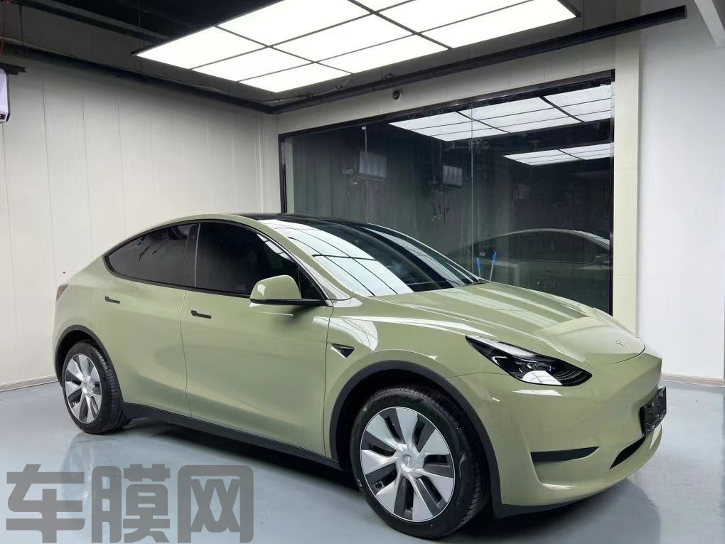 特斯拉Model Y 装甲绿改色膜 效果图