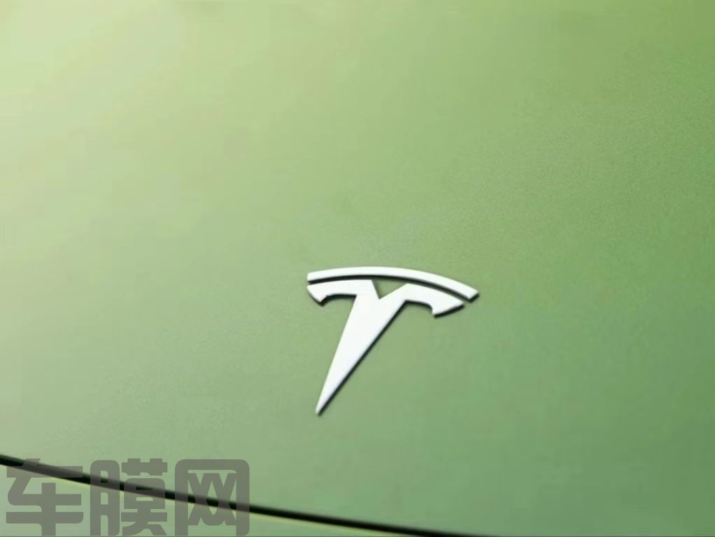 特斯拉Model 3 超亮金属曼巴绿改色膜 效果图