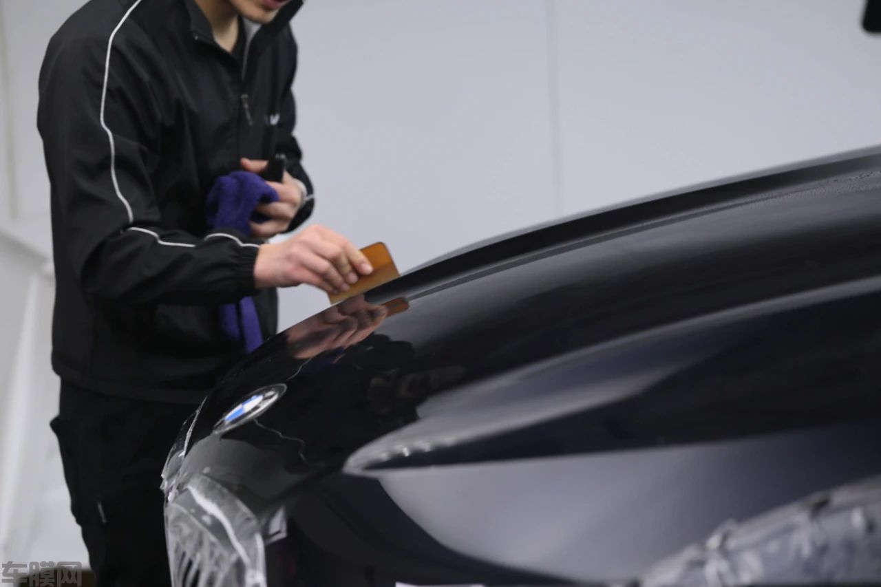 汽车改装｜宝马 X5装贴漆面保护膜(图2)