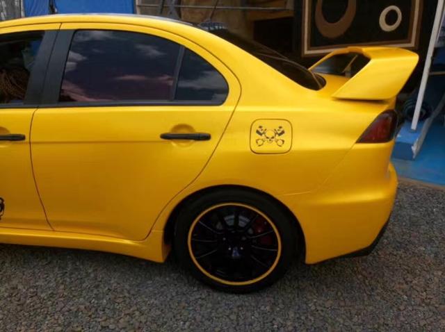 三菱EVO车身改色贴膜电光黄效果图 靓丽的小黄蜂