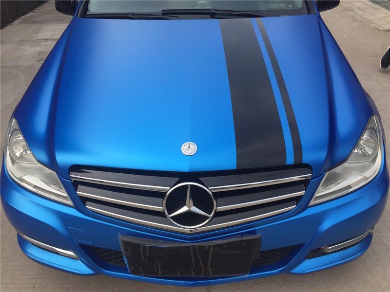 奔驰C200车身改色贴膜: 改色贴膜电光金属蓝效果图
