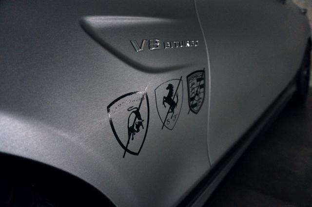 奔驰C63S车身改色重金属拉丝银   Edition拉花 个性logo