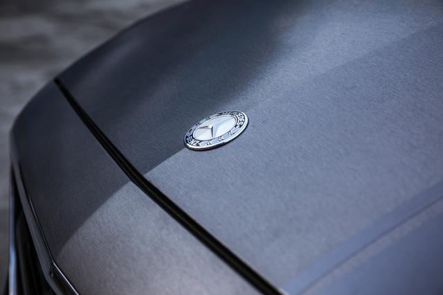 奔驰E320L车身改色膜拉丝灰效果图