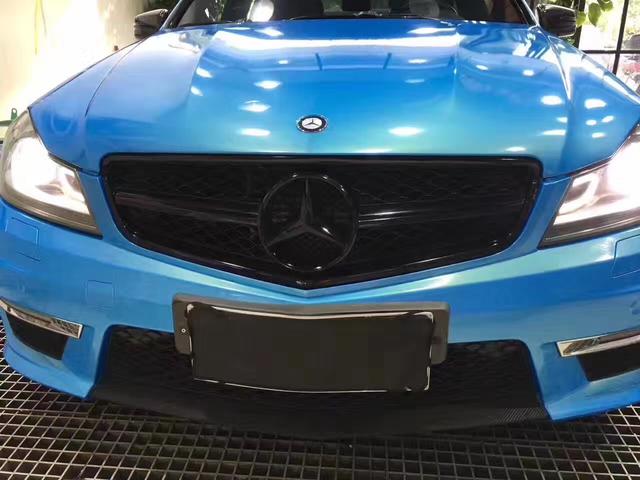 奔驰C63汽车改色贴膜: 水晶天空蓝效果图