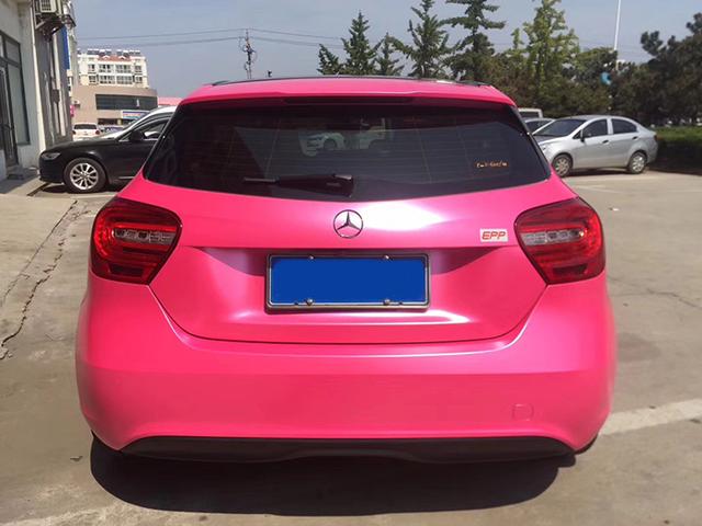 奔驰A180改色电光粉红车身贴膜效果图 女生千万不可错过