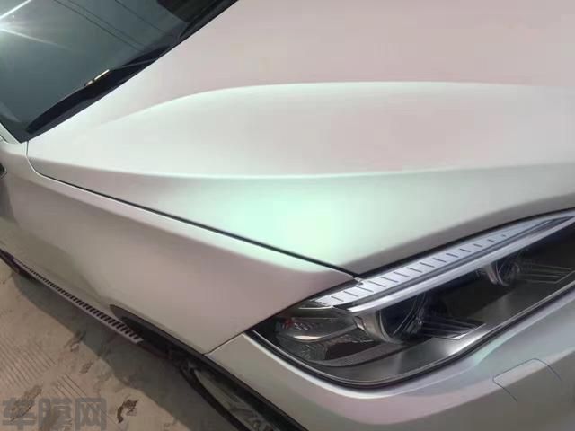 宝马X5曙光白车身改色贴膜 简单有内涵低调有出众