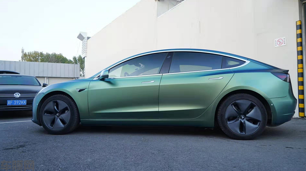 特斯拉Model 3流光绿贴膜改色效果图