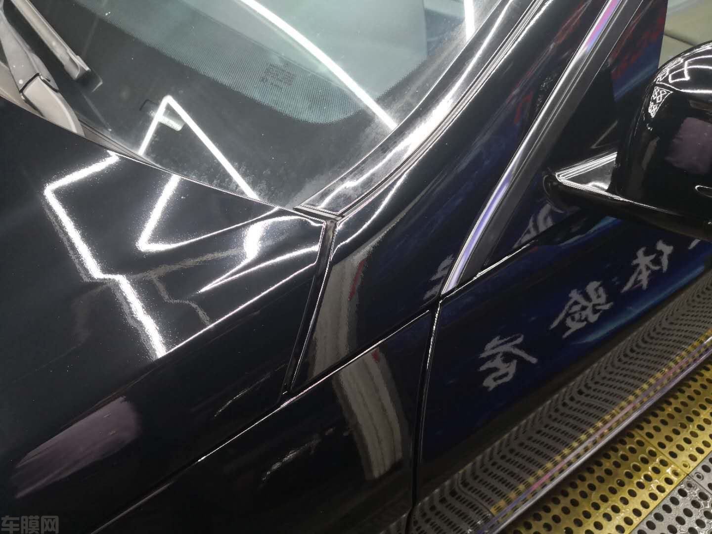 奔驰e300水晶高亮黑贴膜改色效果图