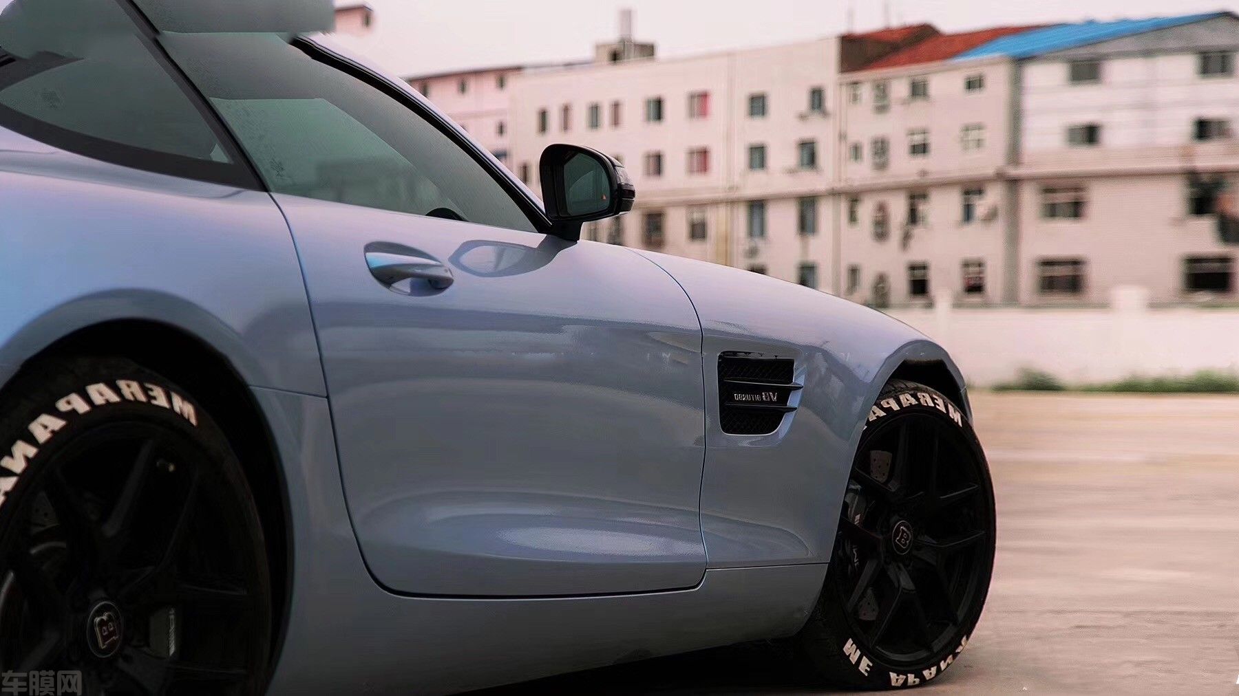 奔驰AMG GT变色龙岩石灰贴膜改色效果图