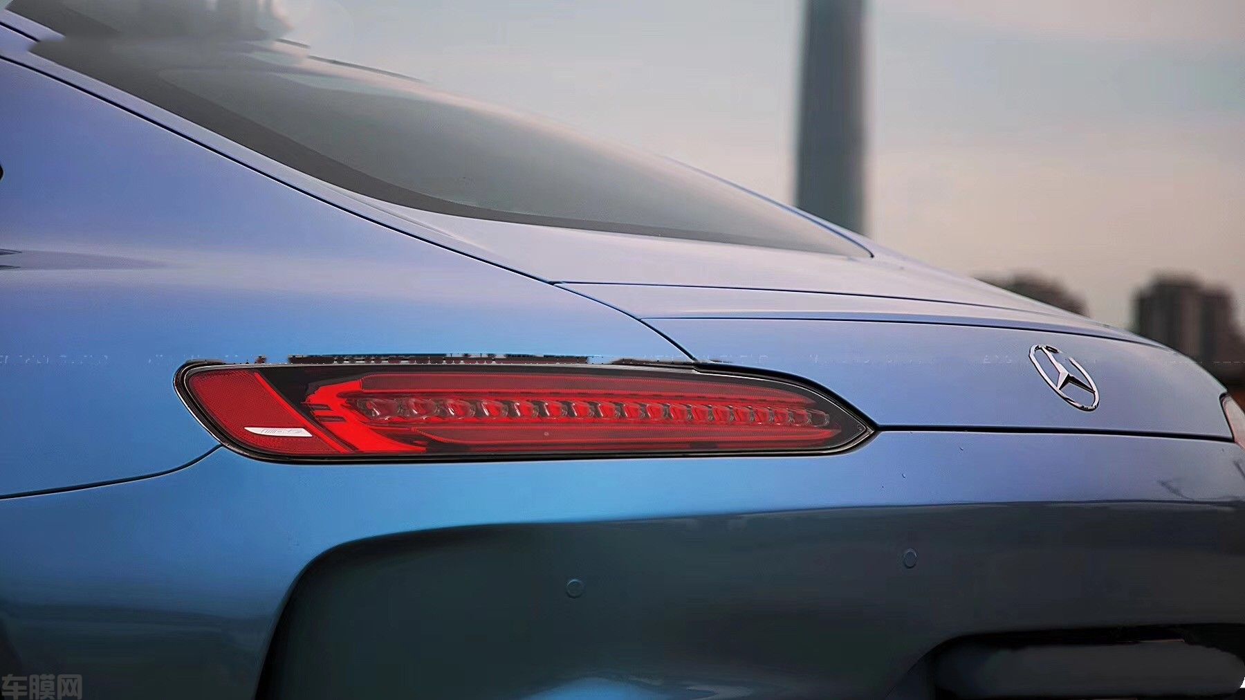 奔驰AMG GT变色龙岩石灰贴膜改色效果图
