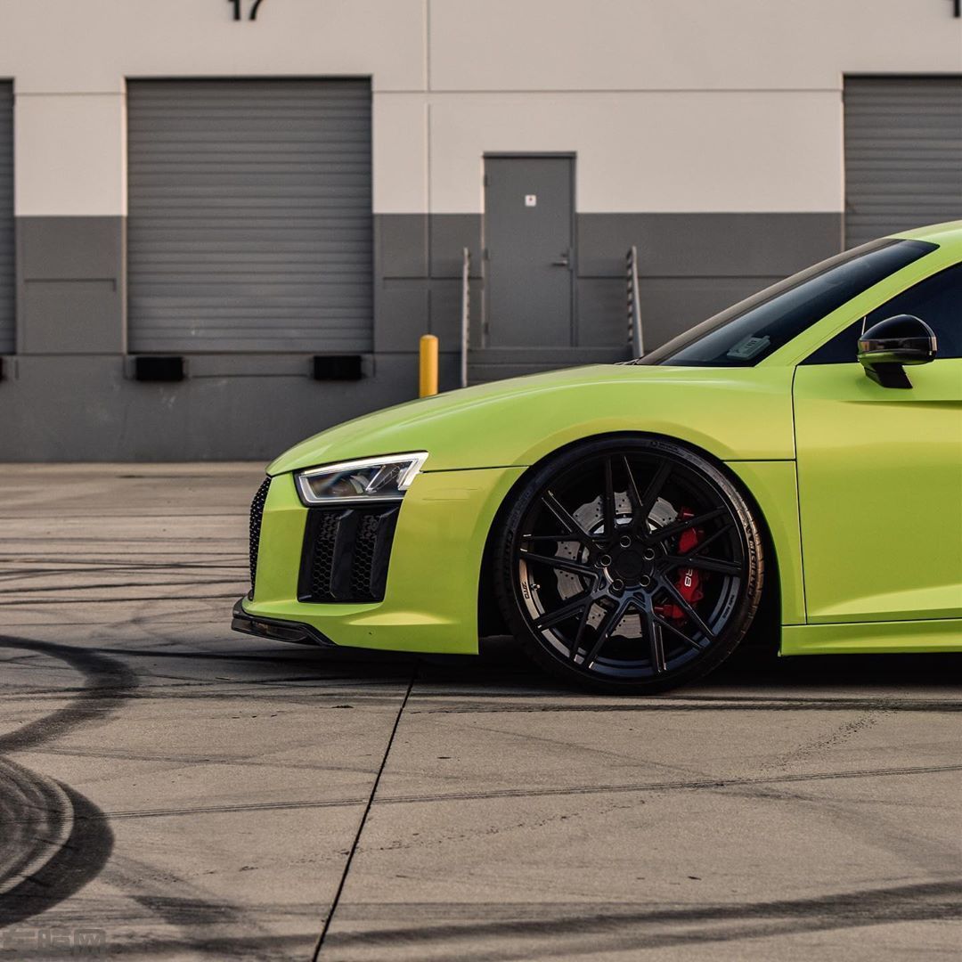 Audi R8 ​苹果绿贴膜改色效果图