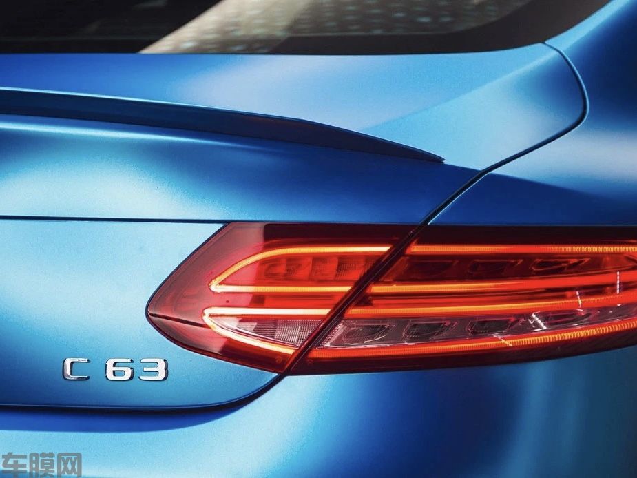奔驰C63 电光金属蓝贴膜改色效果图