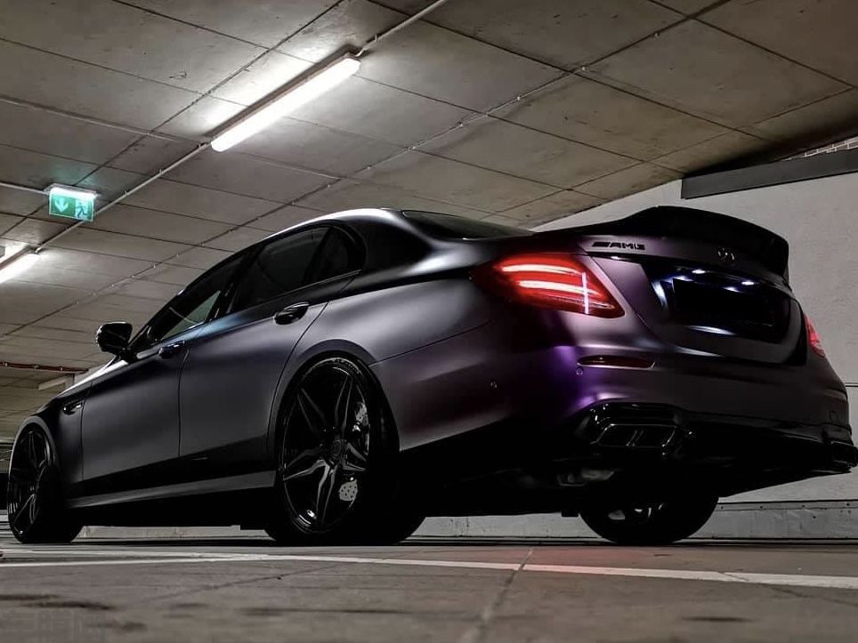 奔驰E63S-AMG 消光黑比诺紫改色膜 效果图