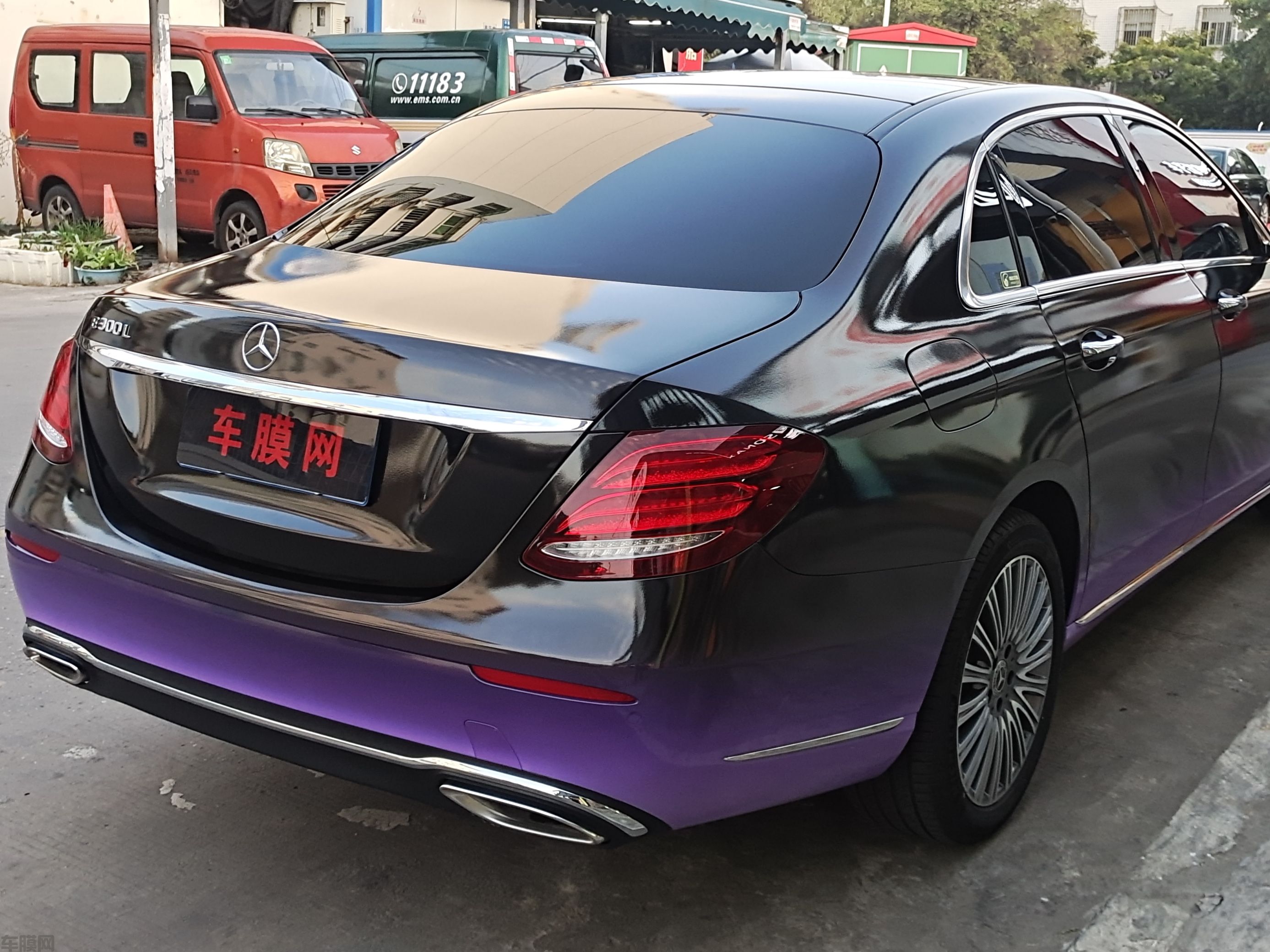 奔驰E300L 黑紫渐变改色膜 效果图