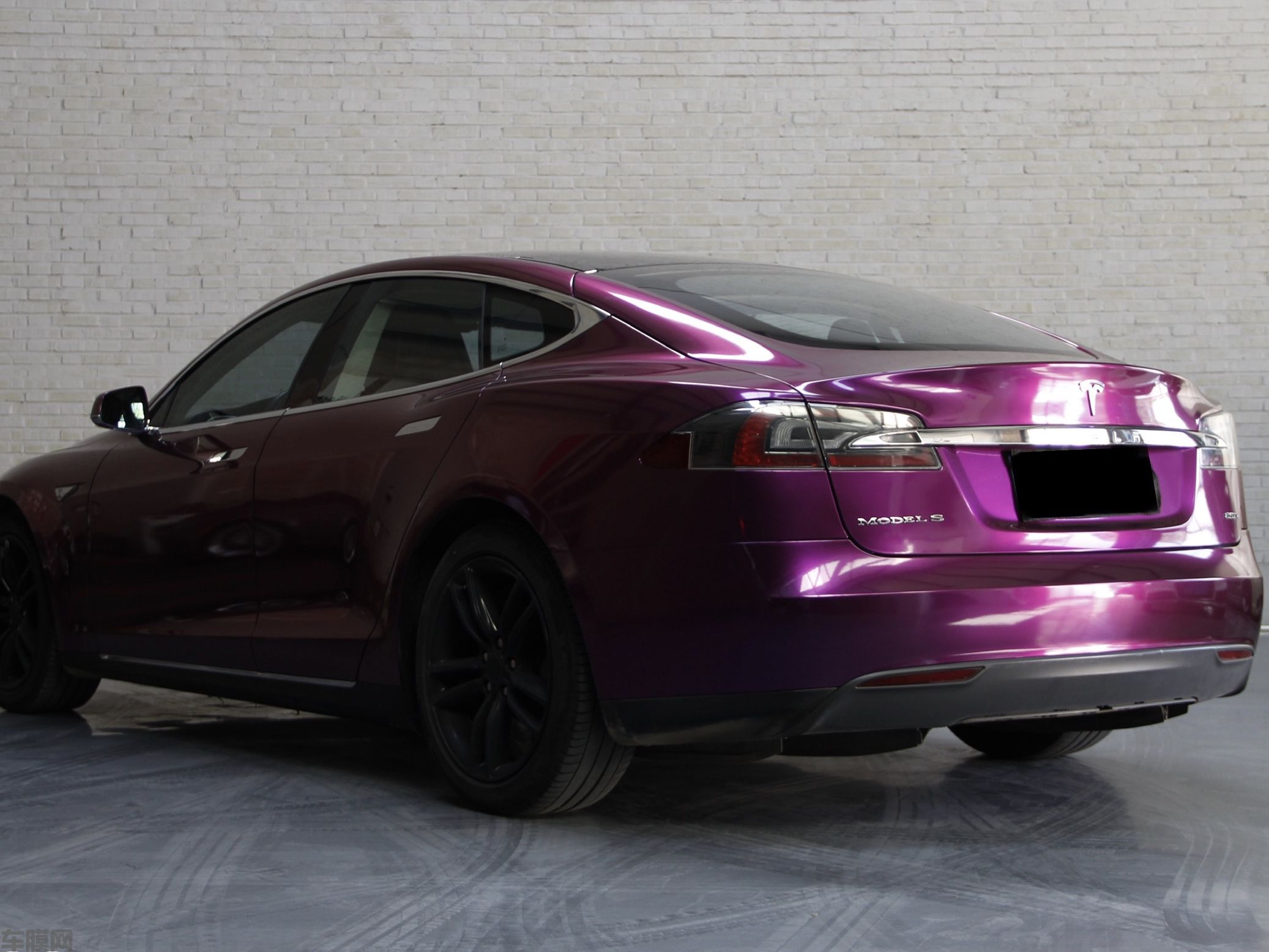 特斯拉Model S 超亮金属葡萄紫改色膜 效果图