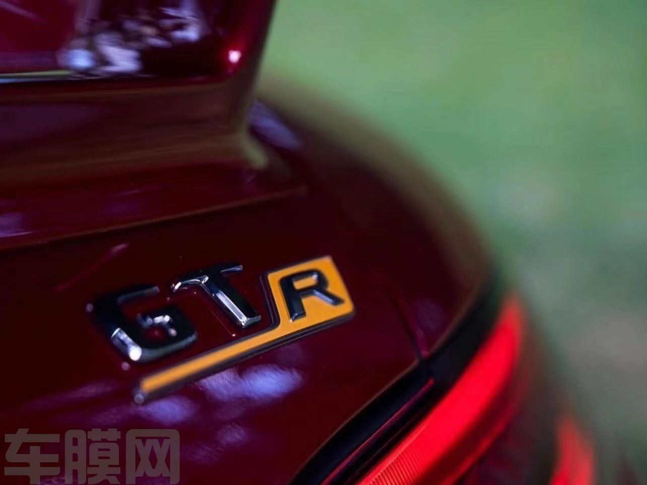 奔驰AMG GTR 液态金属龙血红改色膜 效果图