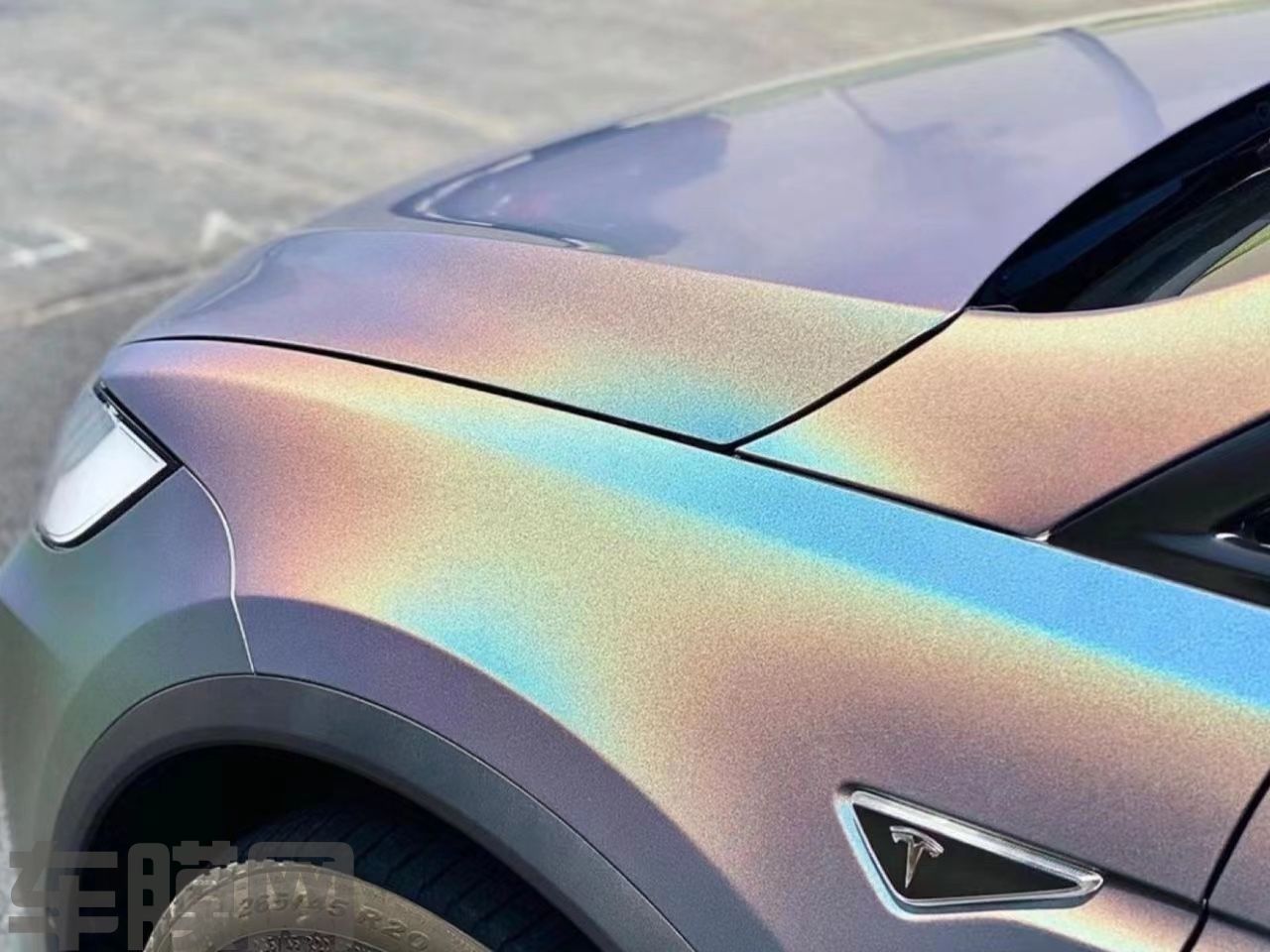 特斯拉Model X 七彩镭射银改色膜 效果图