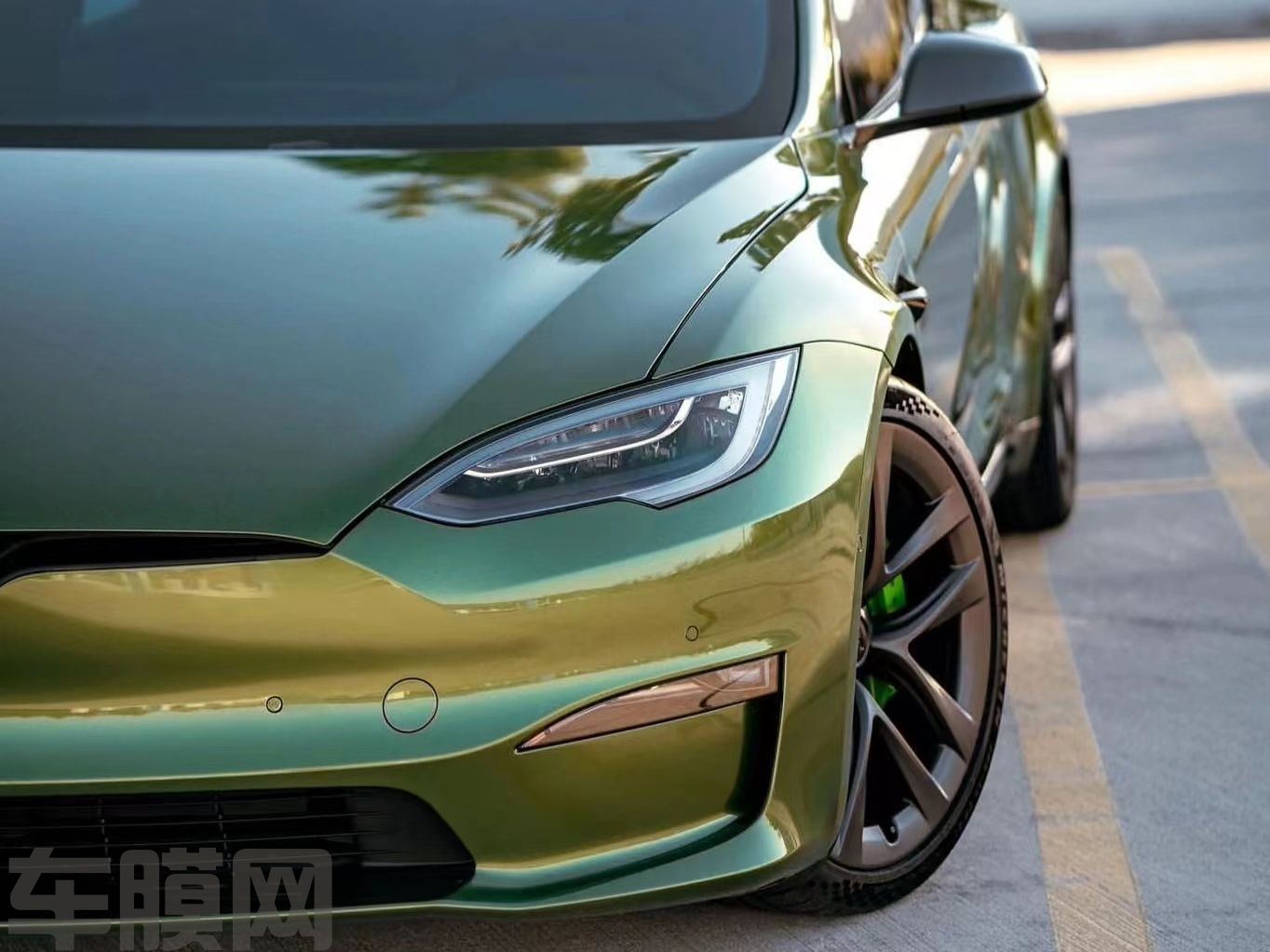 特斯拉Model S PET曼巴绿改色膜 效果图