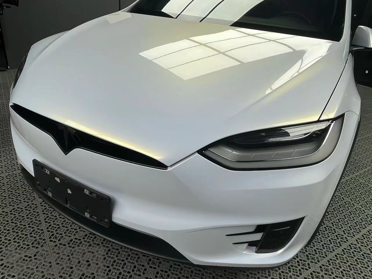 特斯拉Model X 珍珠白变金改色膜 效果图