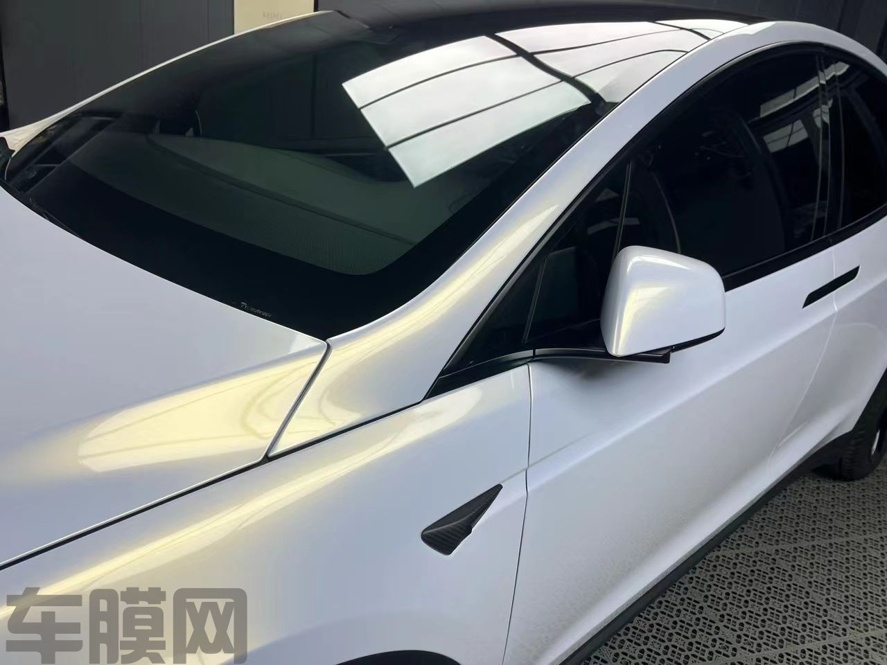 特斯拉Model X 珍珠白变金改色膜 效果图