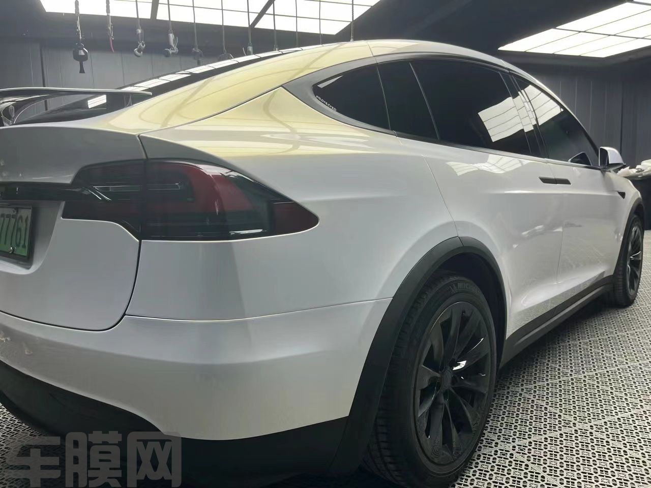 特斯拉Model X 珍珠白变金改色膜 效果图