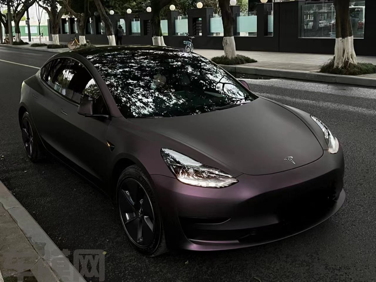 特斯拉Model 3 深邃紫改色膜 效果图