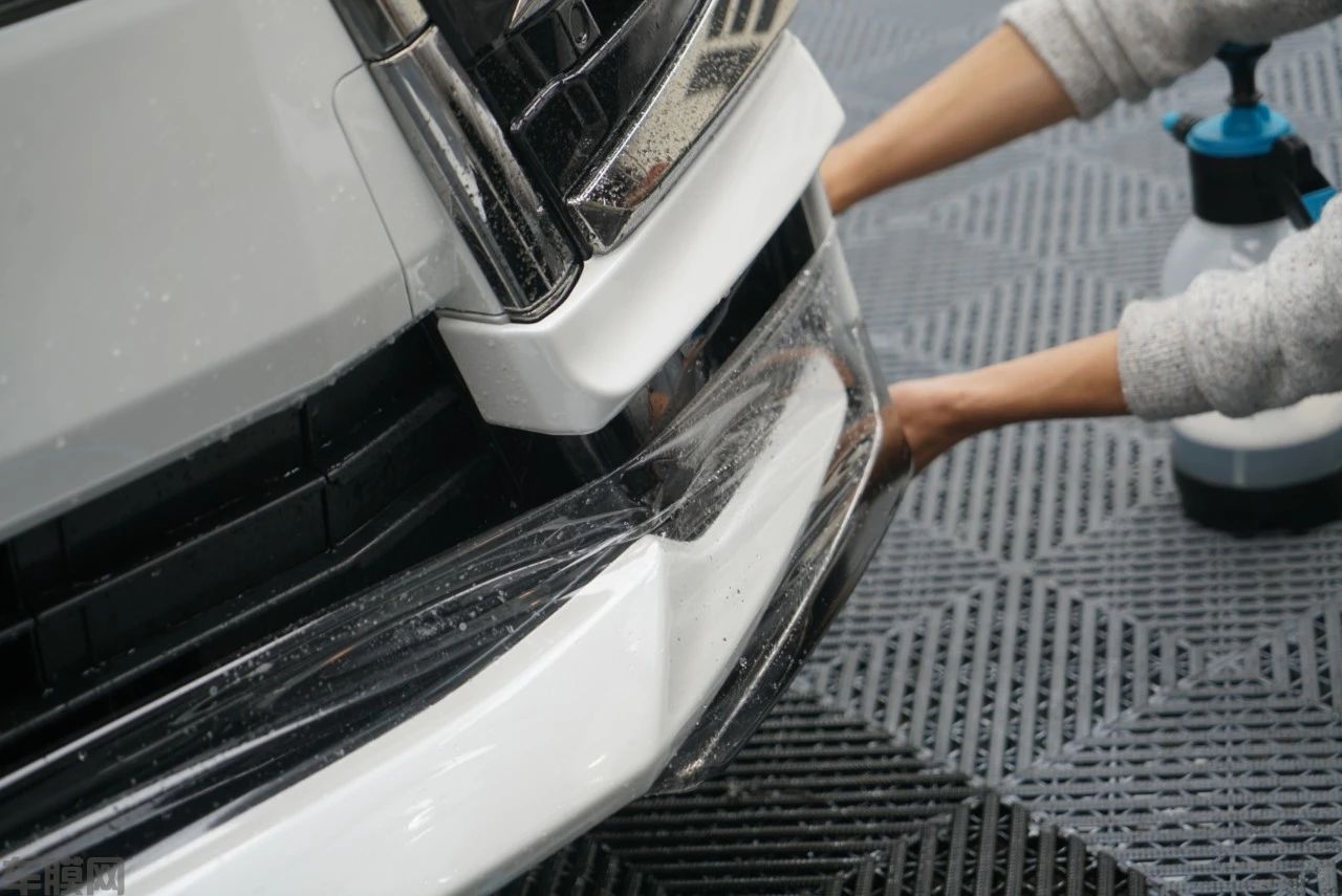 汽车改装｜丰田威尔法装贴漆面透明膜案例(图4)