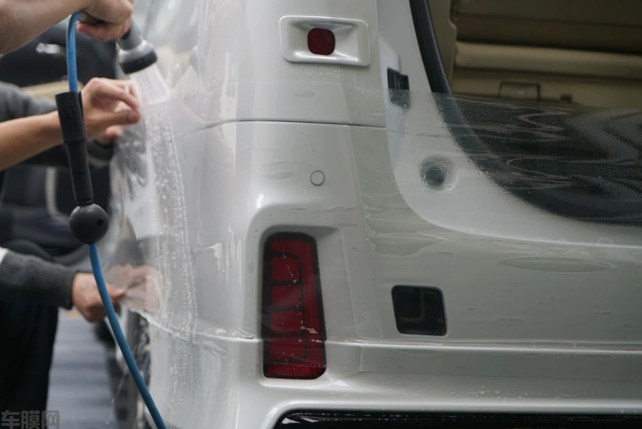 汽车改装｜丰田威尔法装贴漆面透明膜案例(图1)