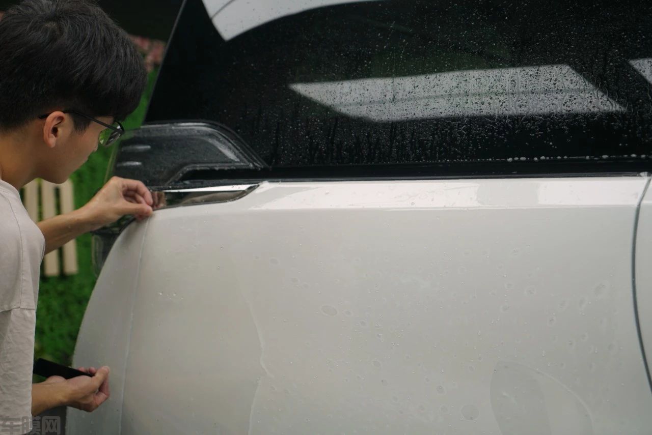 汽车改装｜丰田威尔法装贴漆面透明膜案例(图2)
