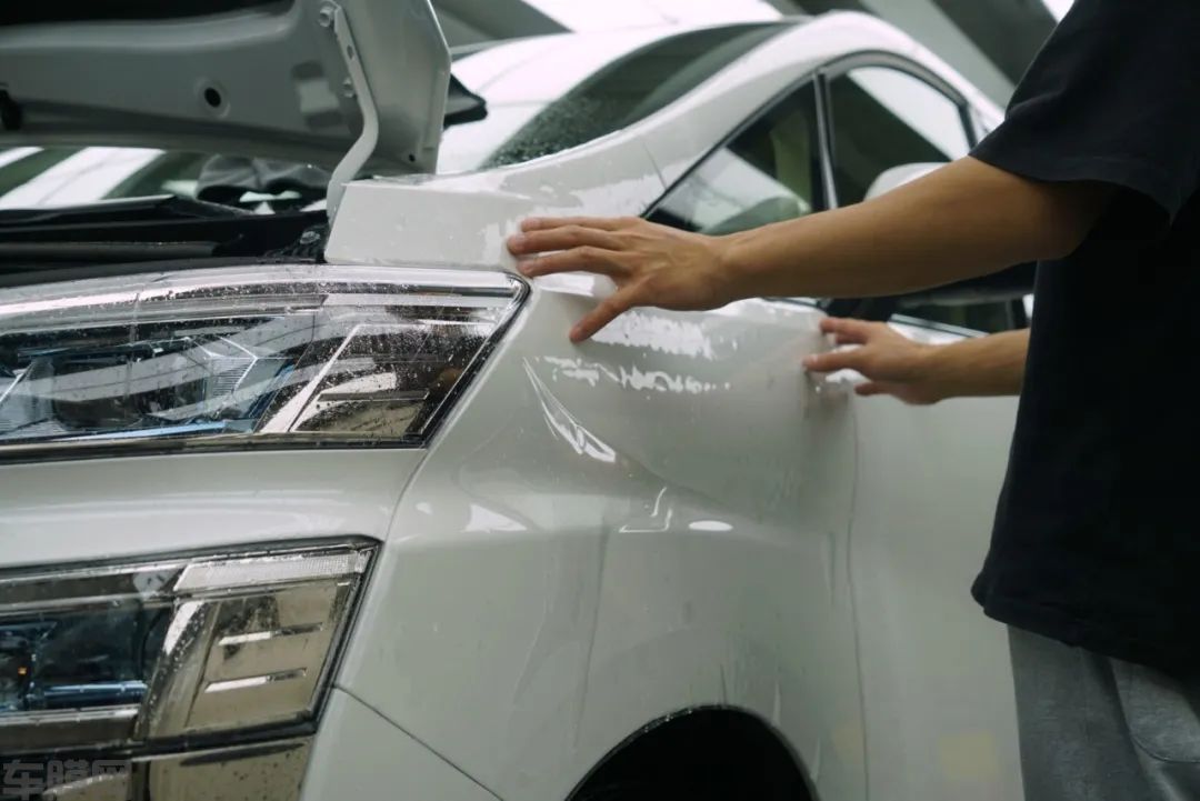 汽车改装｜丰田威尔法装贴漆面透明膜案例(图7)